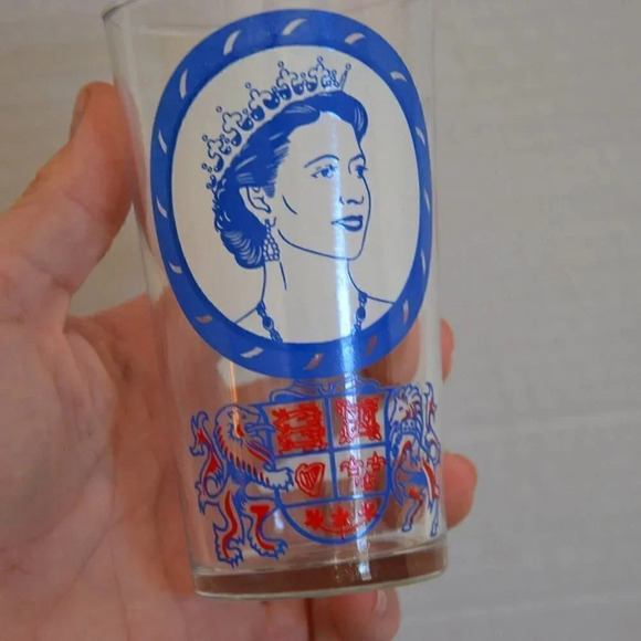 Vintage  HRH Queen Elizabeth II Glasses - Picture 8 of 9